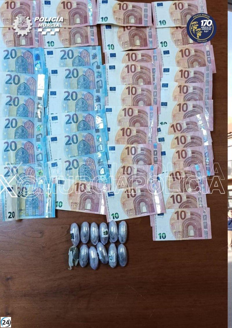 Detenido en Aljucer (Murcia) un individuo con 11 bellotas de hachís y dinero en efectivo fraccionado.