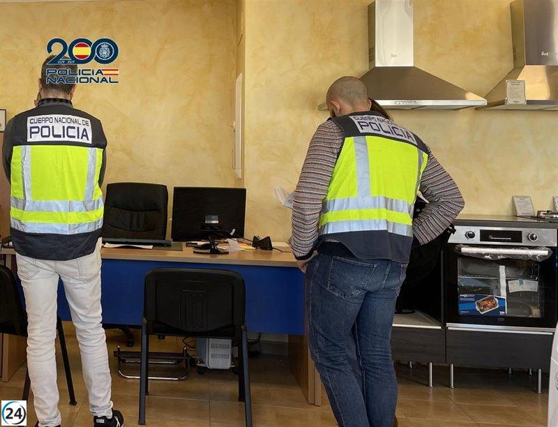 Cuatro hombres arrestados por engañar a cientos de personas con ventas falsas de electrodomésticos.