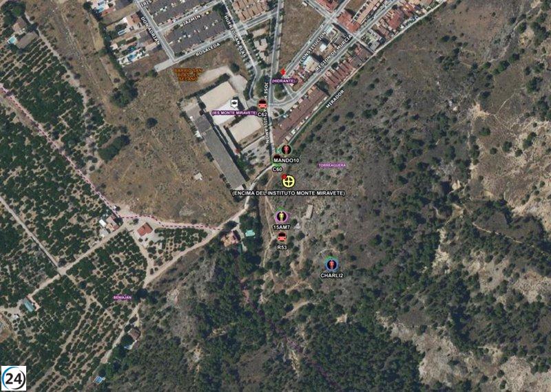 Equipo del Plan Infomur combate incendio en Monte Miravete, Murcia.