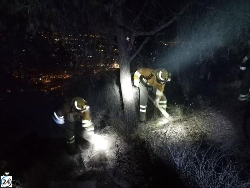 La Guardia Civil indaga en el inicio del fuego cerca del Santuario de la Fuensanta.