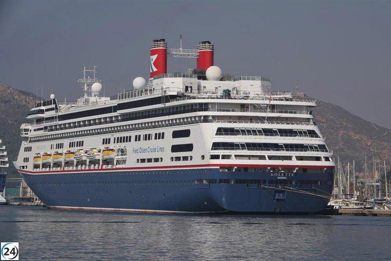 El crucero Bolette abre la temporada de cruceros en el Puerto de Cartagena con pasajeros británicos.