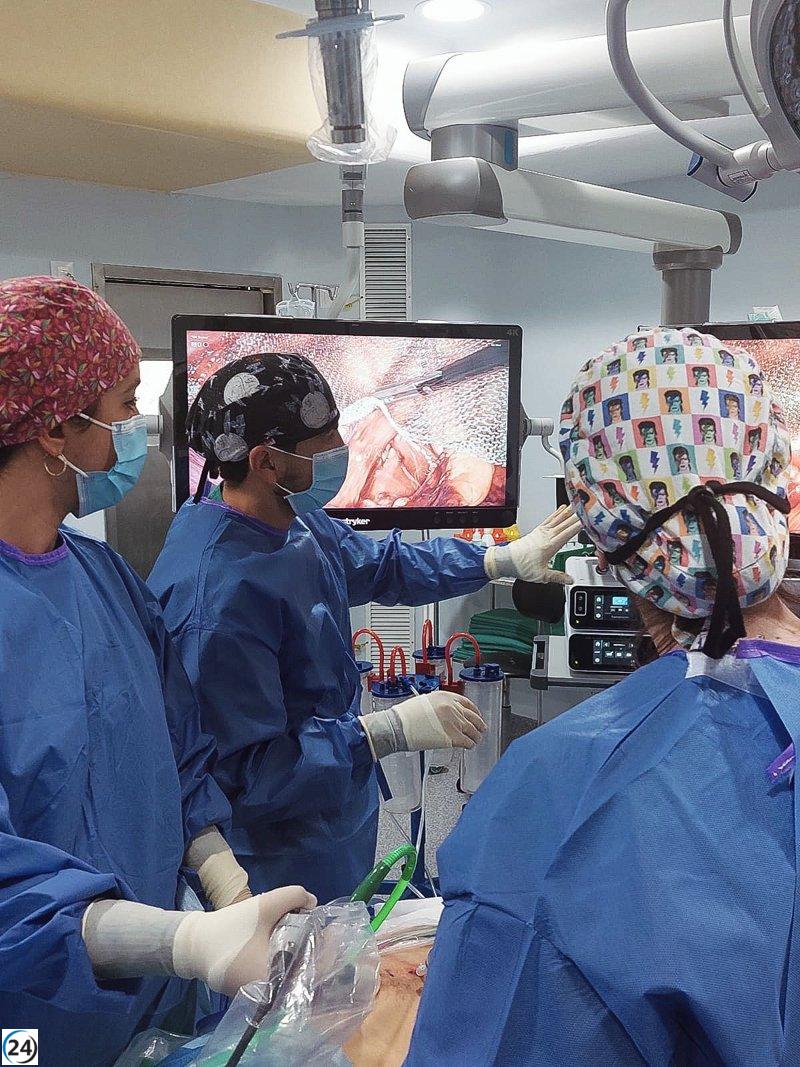 Hospital Santa Lucía triunfa con innovadora técnica para hernias gigantes.