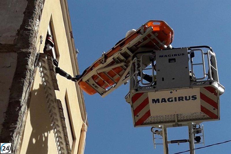 Rescatan a hombre de 65 años tras caída desde tercer piso en Cartagena.