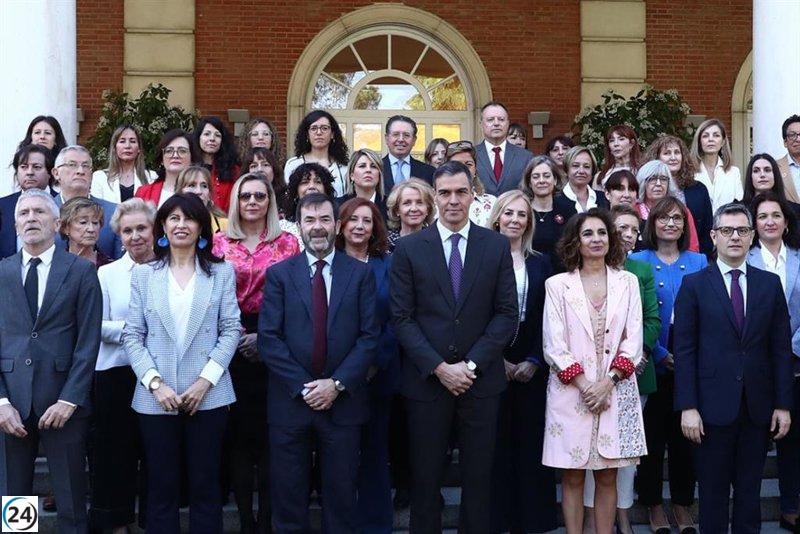 Arroyo insta a Sánchez a aumentar fondos para combatir la violencia de género en los municipios y a renovar el Pacto de Estado.