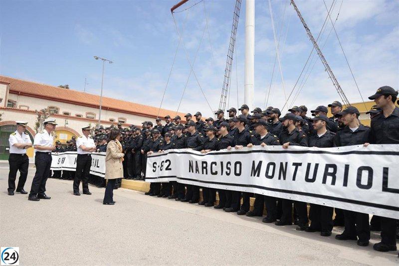 La ministra de Defensa promete resolver los retrasos en la construcción del submarino S-82.