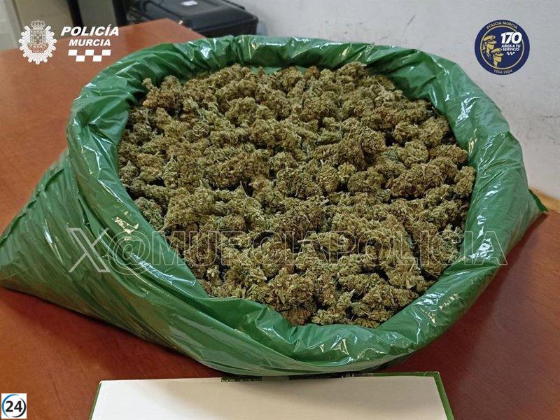 Arrestadas 3 personas en Murcia por posesión de 2,5 kilos de marihuana en el polígono de La Paz.