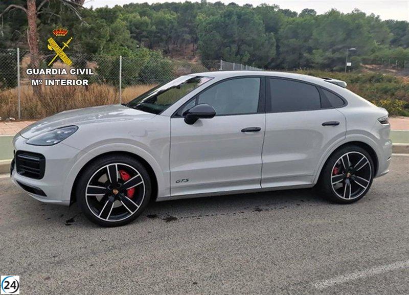 Dos individuos de Murcia y Ceutí arrestados por defraudar 113.000 euros en la adquisición de un coche de lujo.