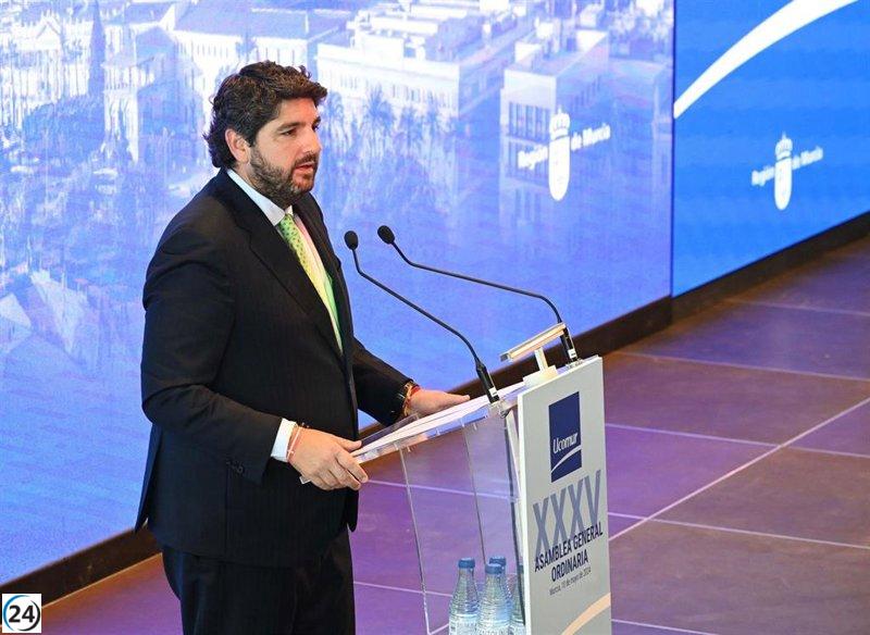 López Miras anuncia avances en el VI Pacto por la Economía Social en la Asamblea de Ucomur.