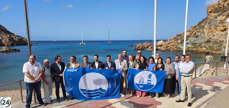 Turismo premia a 33 playas y puertos de la Región con banderas azules para este verano.