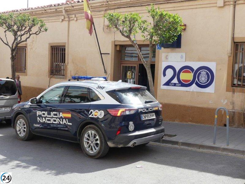 Mujer detenida en Yecla por robo de joyas mientras trabajaba en casa.