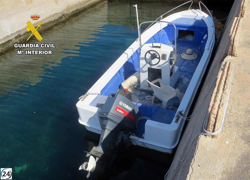 Dos pescadores furtivos son descubiertos por la Guardia Civil en Águilas.