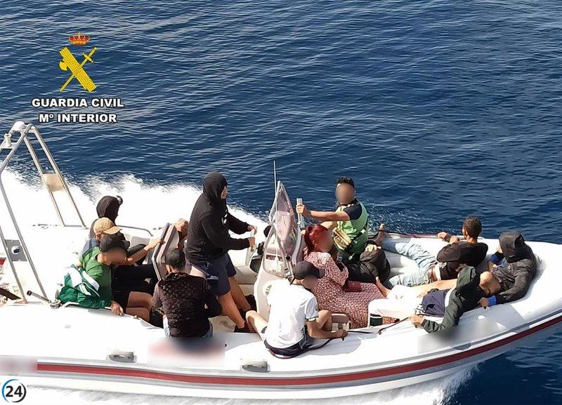Guardia Civil detiene patera ilegal en Cartagena.