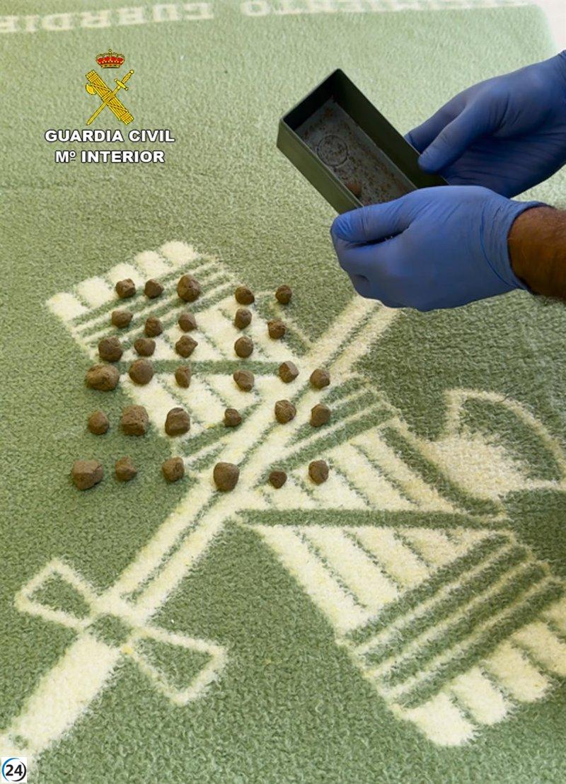 Detenido en Mazarrón un delincuente con 43 piedras de hachís en su vehículo.