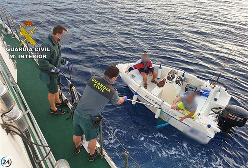La Guardia Civil inspecciona 170 embarcaciones y motos acuáticas en Murcia durante el verano.