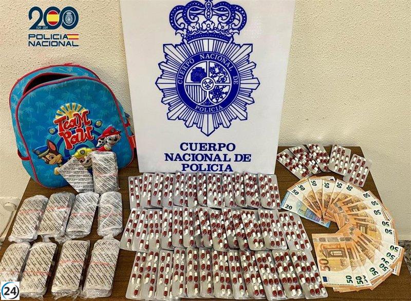 Dos hombres arrestados en Yecla con más de mil pastillas de pregabalina en una mochila infantil.