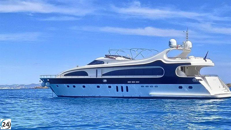 Yate retenido en Ibiza por violar las normas de navegación en Cartagena, Murcia.