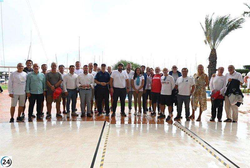 Más de 500 regatistas compiten en la Regata 'Camino de la Cruz-Trofeo Punta Este' con 80 embarcaciones.