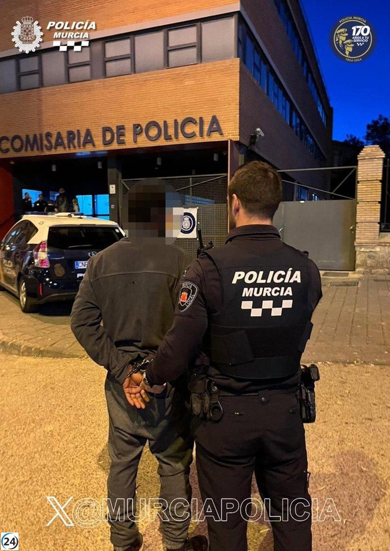 Arrestado en El Palmar por agredir a su pareja ante su hija menor.