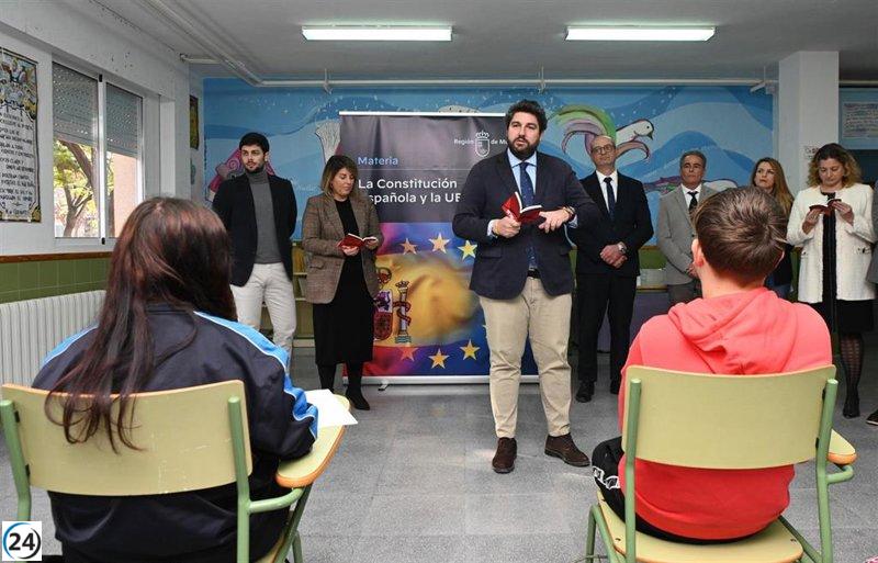 Cerca de 400 estudiantes en Murcia aprenden sobre la Constitución en su primer año de implementación.