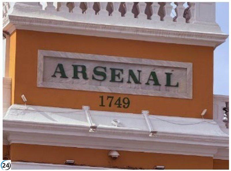 La puerta del Arsenal de Cartagena se destaca con la inscripción '1749', año en que se aprobó su construcción.