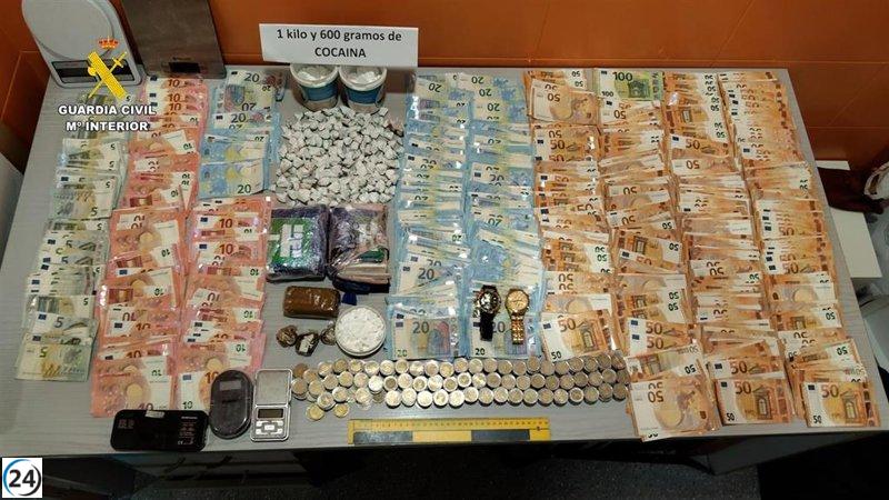 Desmantelan un centro de distribución de cocaína en Ceutí y arrestan a sus dos encargados.