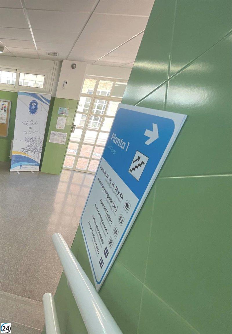 Cincuenta y siete escuelas en la Región optimizan su accesibilidad cognitiva mediante nueva señalización.