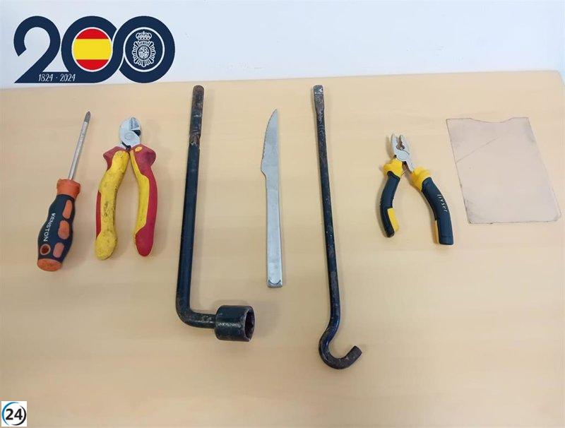 Detienen en Murcia a dos hombres por robos en escuelas y coches en garajes.