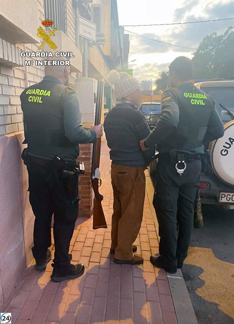 Arrestado en Murcia un vecino por tirotear la casa de una mujer con una escopeta de caza.