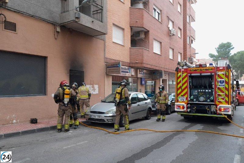 Dos heridos por humo en incendio de un apartamento en Molina de Segura.