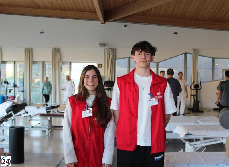 Futuros fisioterapeutas de UCAM Cartagena respaldan a enfermos de cáncer en el Hospital Santa Lucía.