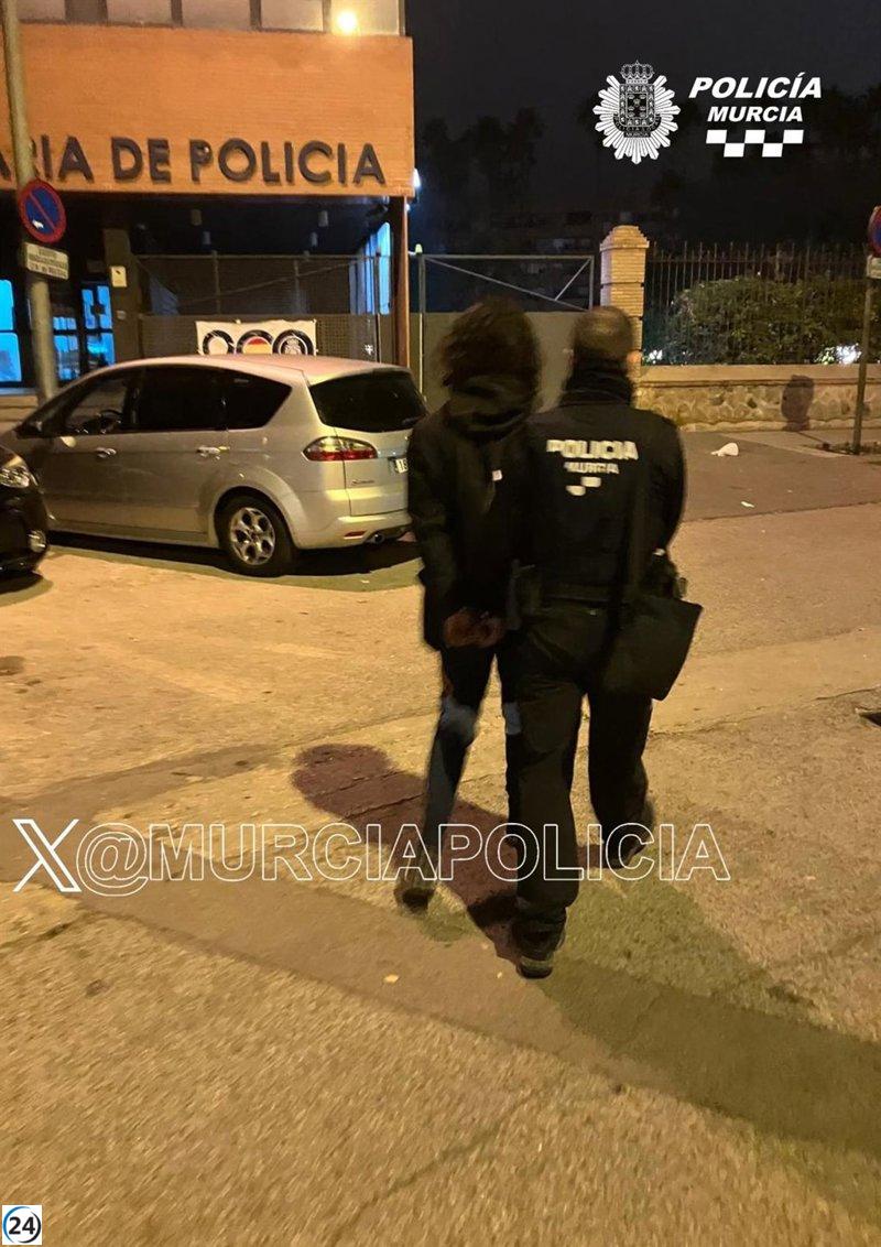 Tres arrestados por intentar asaltar un comercio en San Antolín, Murcia.