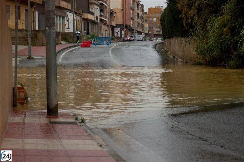 Temporal causa el cierre de 8 calles en Murcia, informa la Policía Local.