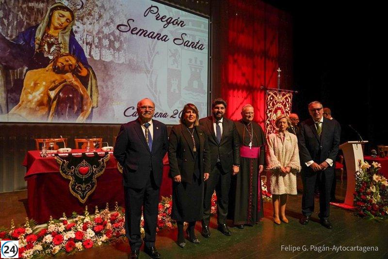 Wandosell rinde homenaje a sus padres en un pregón que celebra la tradición cofrade de la Semana Santa cartagenera.