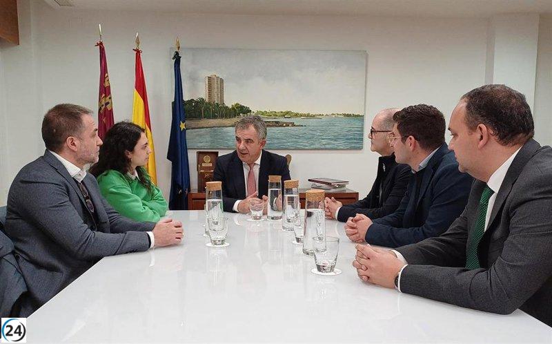 El Gobierno regional y las universidades públicas incrementan las becas Erasmus para el próximo año académico.