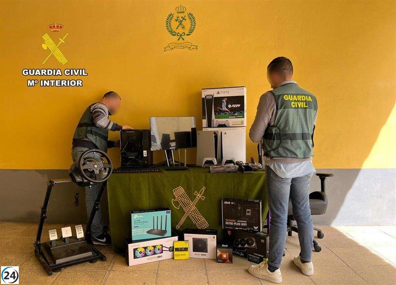 Desarticulada en Murcia una banda que robó medio millón en equipo tecnológico.