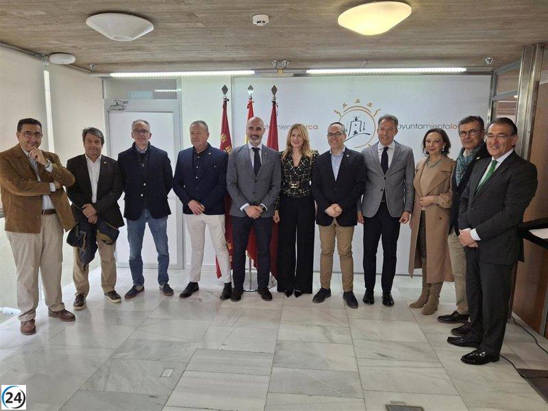Iniciativas buscan asegurar la continuidad del bordado artesanal en Lorca para apoyar a desempleados.