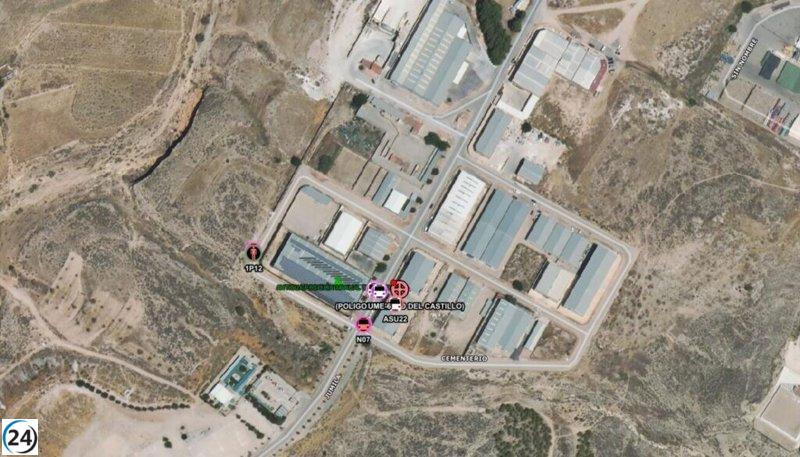 Incendio en nave industrial de Jumilla deja al menos dos heridos.