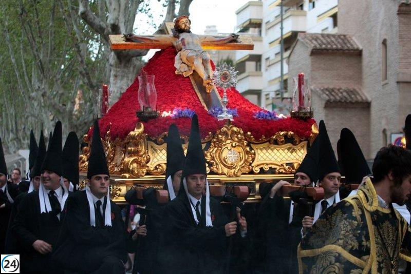 Flores emblemáticas de la Semana Santa: claveles, alhelíes, iris y calas.