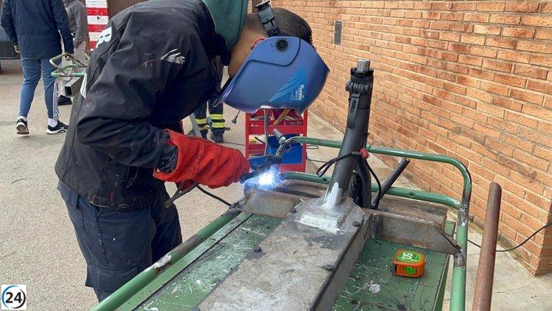 Estudiantes del Colegio San Juan Bosco diseñan vehículos para practicar derrapes en un innovador programa educativo.