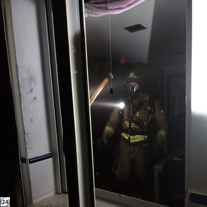 Dos heridos por inhalación de humo en incendio de vivienda en Yecla.