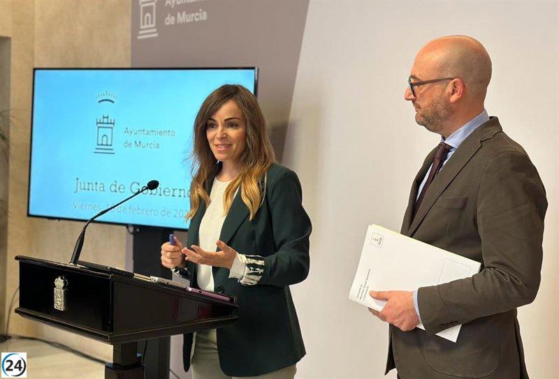 Murcia moviliza a más de cien operarios para la limpieza del Warm Up Festival.