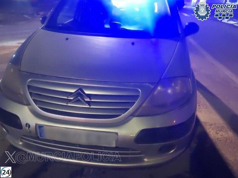 Tres arrestados por asaltar una farmacia en Los Garres, Murcia, al romper un cristal.