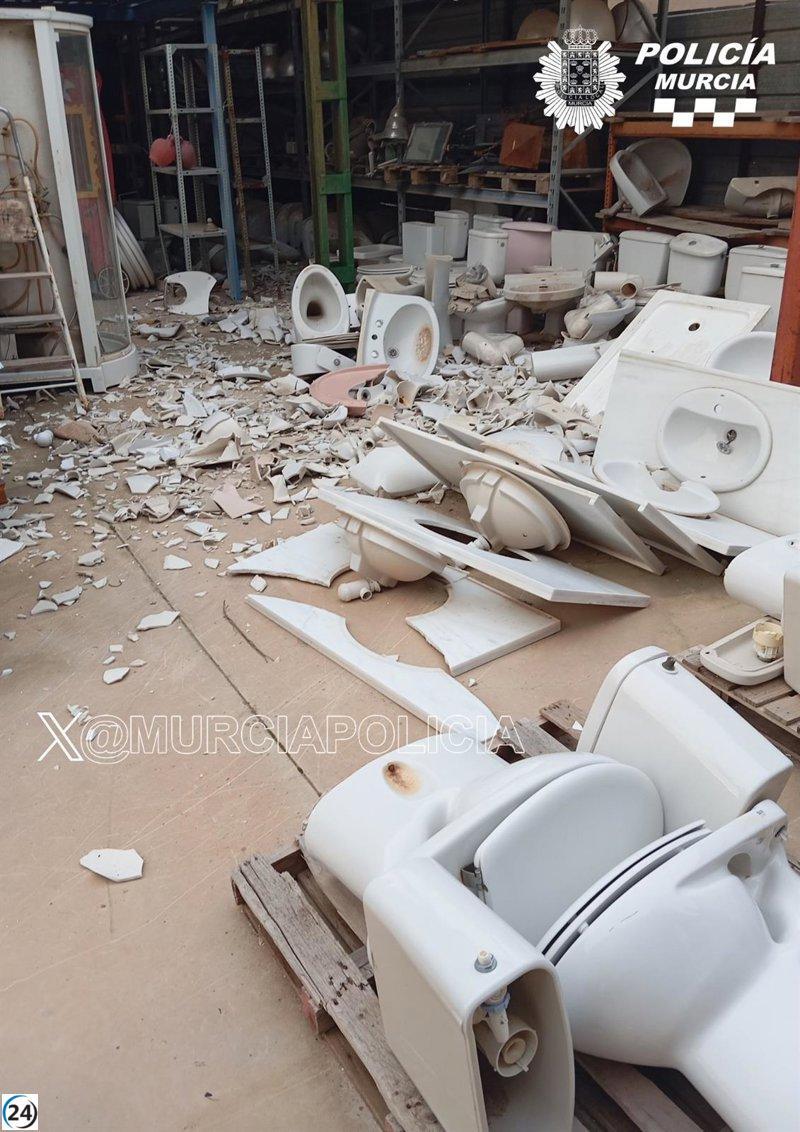 Arrestan a un sospechoso por el robo de materiales en un almacén de Murcia.