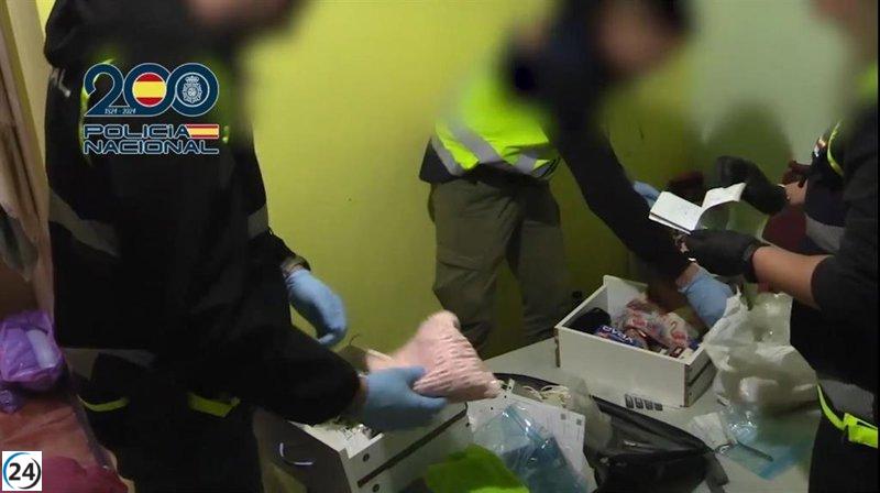 Desmantelan red de trata en Murcia y Albacete; rescatan a 18 mujeres y arrestan a 11 implicados.