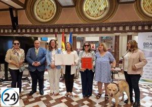 El Estatuto de Autonomía se adapta para personas con discapacidad visual, ahora disponible en braille.