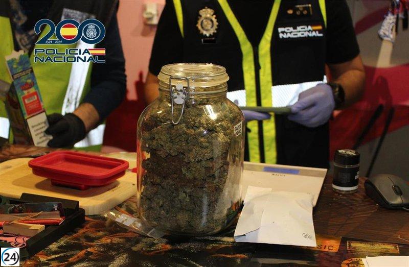 Cerrada en Murcia una agrupación que comercializaba drogas y comestibles con THC.