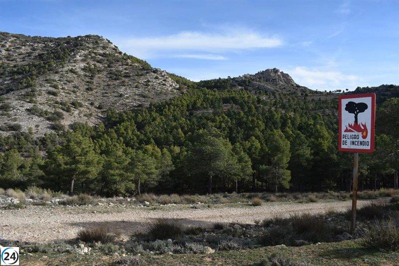 La Comunidad refuerza la prevención de incendios en montes de Lorca al actualizar sus caminos.