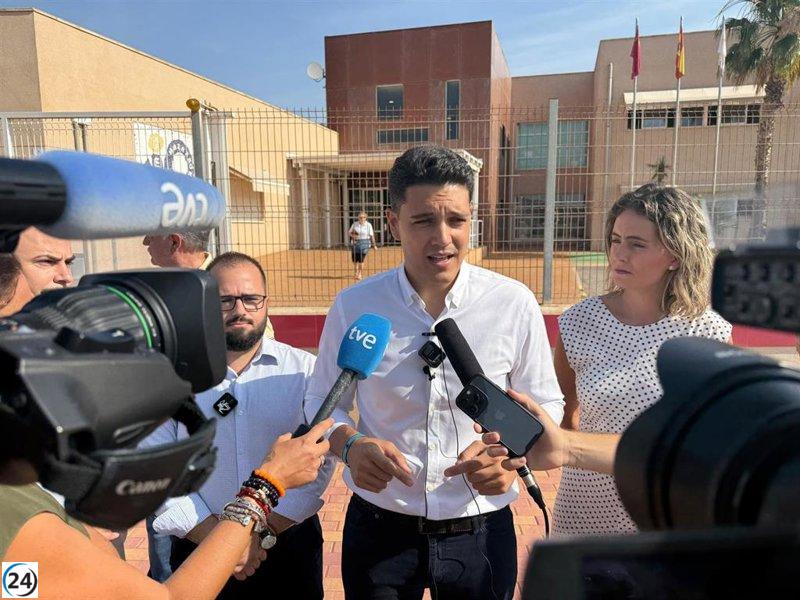 El PSOE demanda al Gobierno regional acciones inmediatas por el calor extremo en las escuelas.