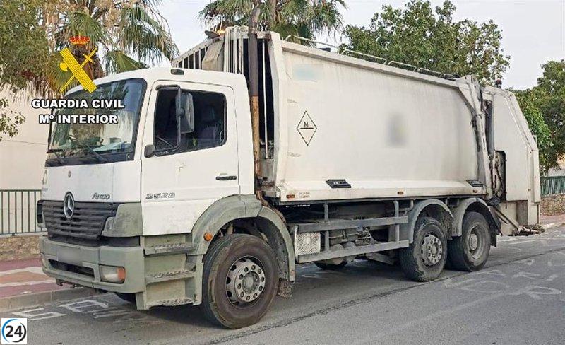 Detienen a dos jóvenes por el robo de un camión de basura y a otros tres por filmar el acto delictivo.