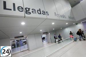 Más de 400,000 viajeros transitan por el Aeropuerto de Murcia en el primer semestre, con un incremento del 1.7%.